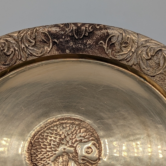 Vintage brass decorative plate with fish design - Picture 2 of 6
